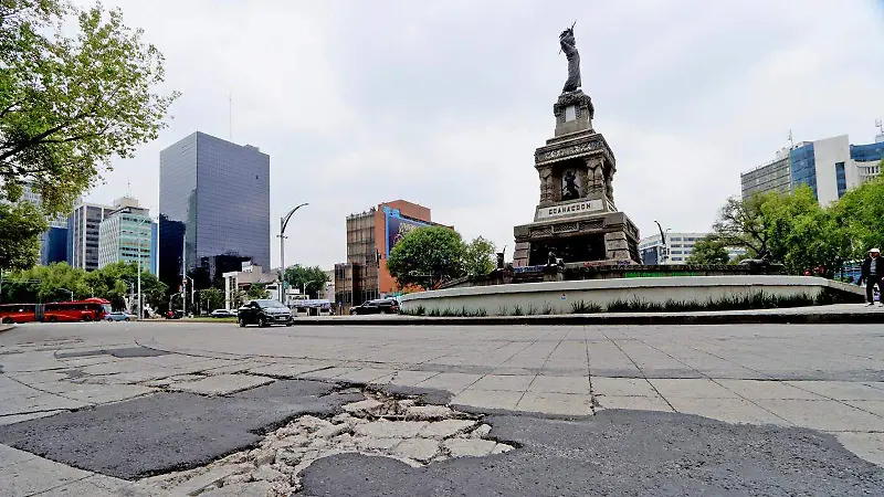 Baches y socavones, un peligro constante para los capitalinos [Fotorreportaje]